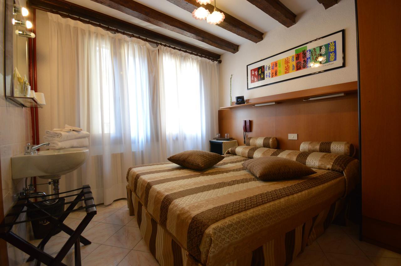 Quarto Duplo com Casa de Banho Partilhada