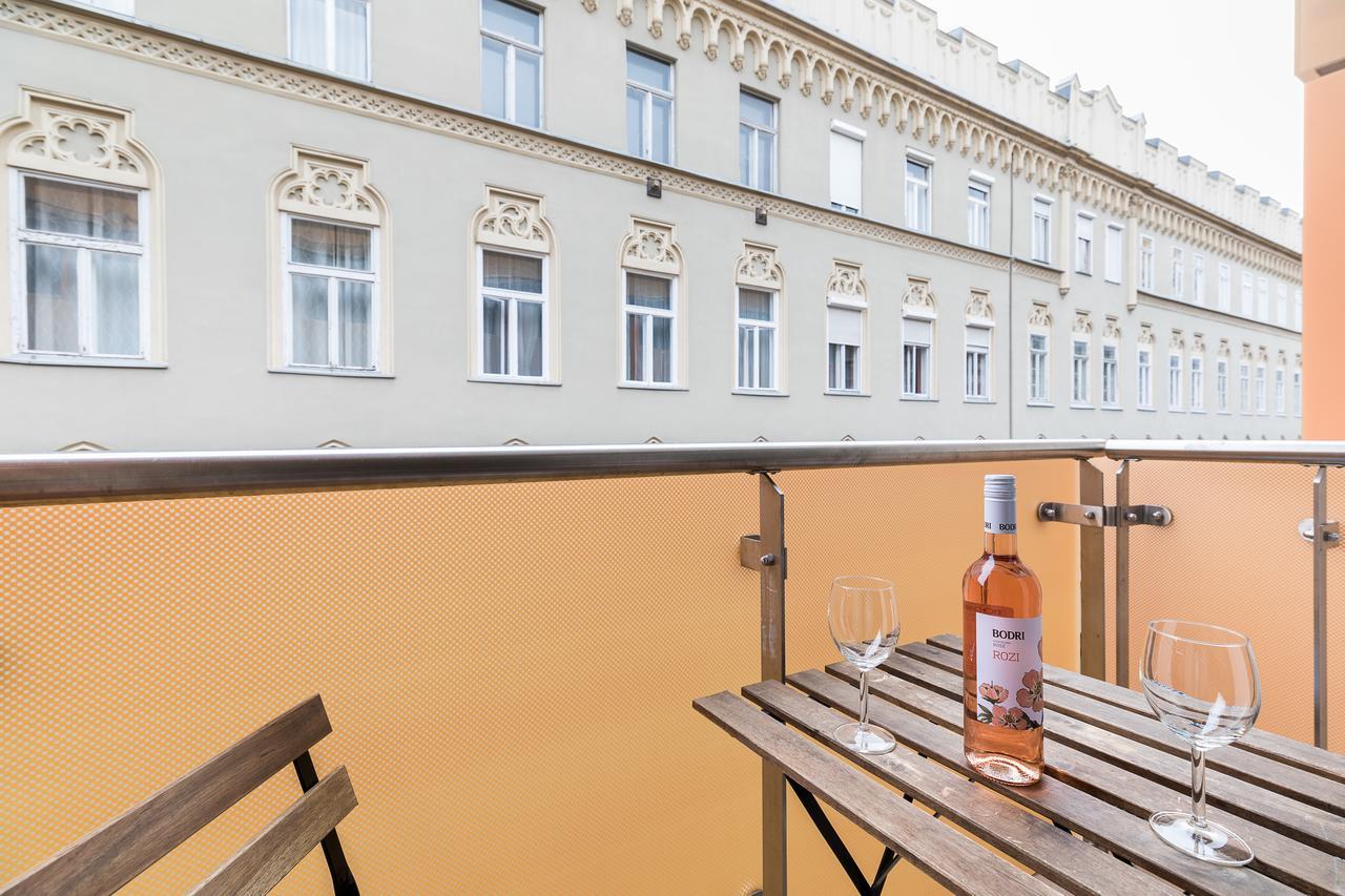 Superior Appartement met Balkon