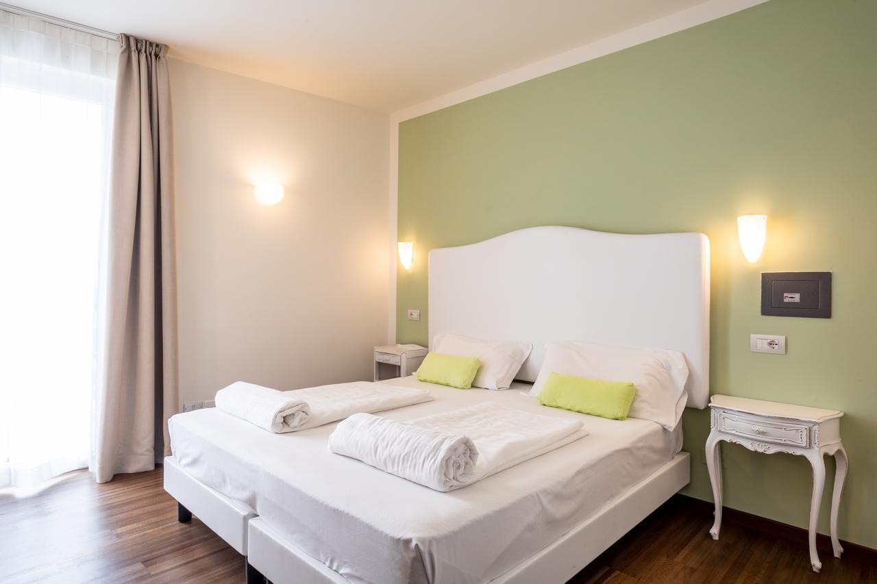 Doppel-/Zweibettzimmer mit Balkon und Gartenblick