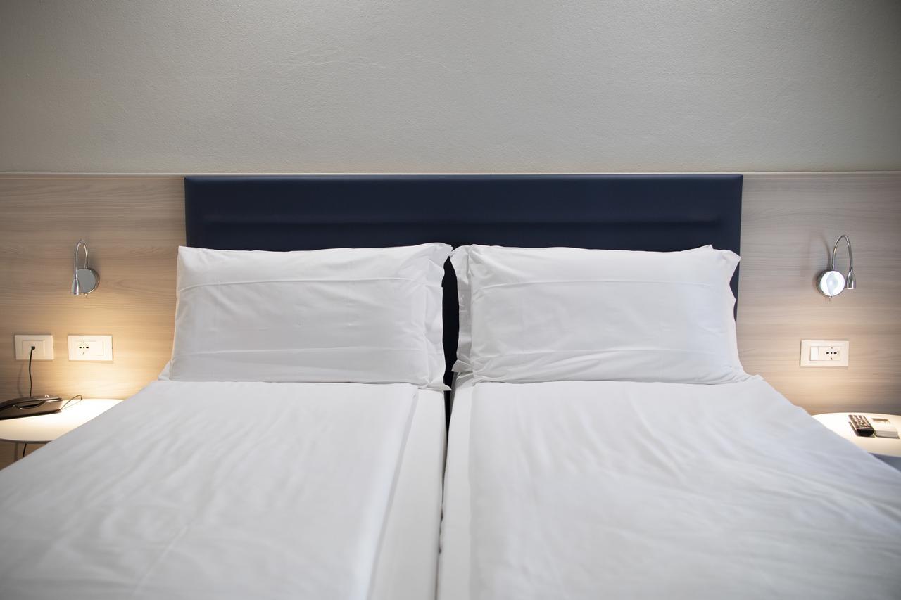 Zweibettzimmer mit Balkon