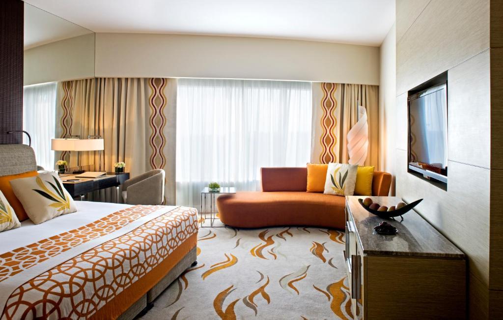Deluxe Room One King Bed 3pm Late Check-Out on F&B Laundry Applicable stays until 30 or 09 or 2026,575824140:JPEG
