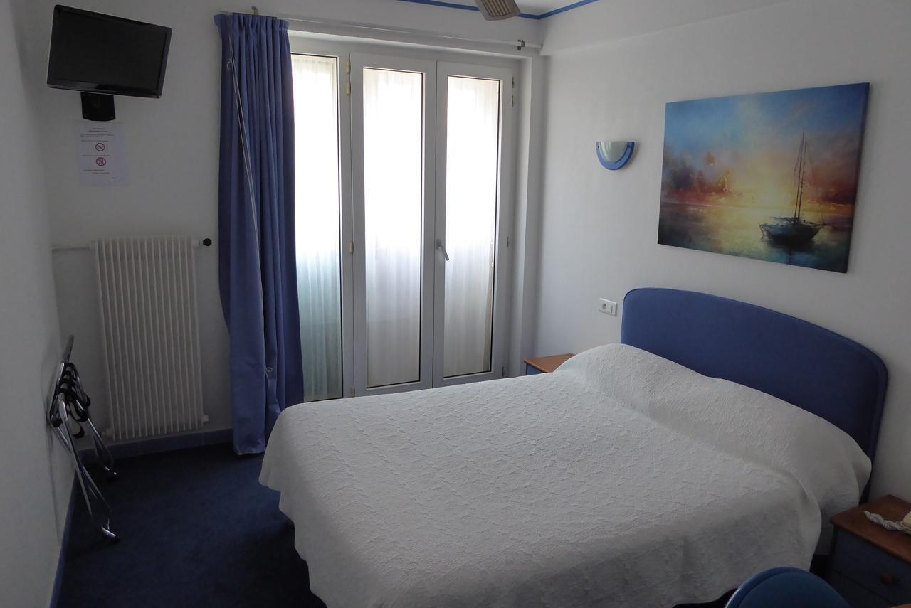 Chambre Double - Vue sur Rue