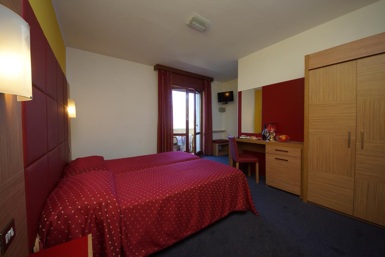 Doppel- oder Zweibettzimmer