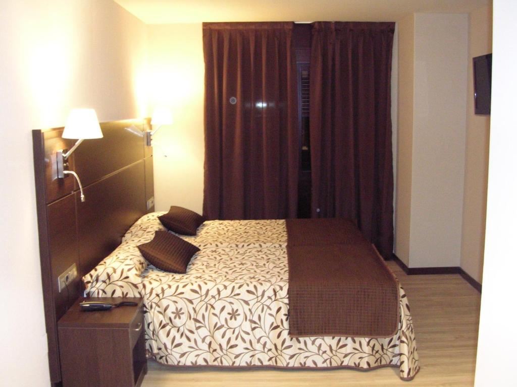 Double or Twin Room,64858750:JPEG