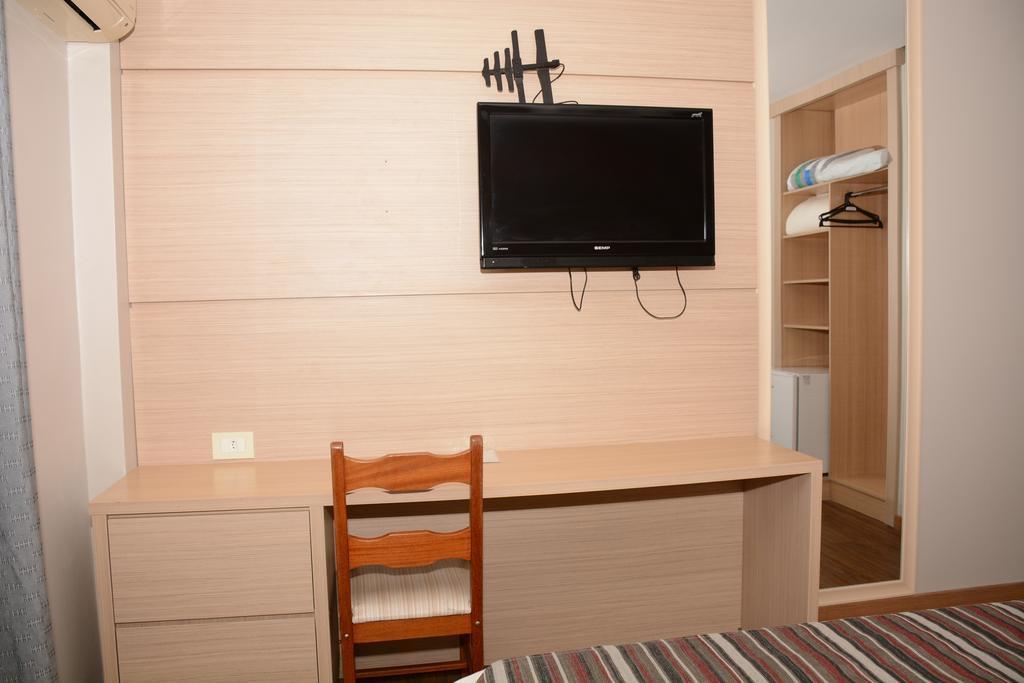 Deluxe Double or Twin Room,651469605:JPEG