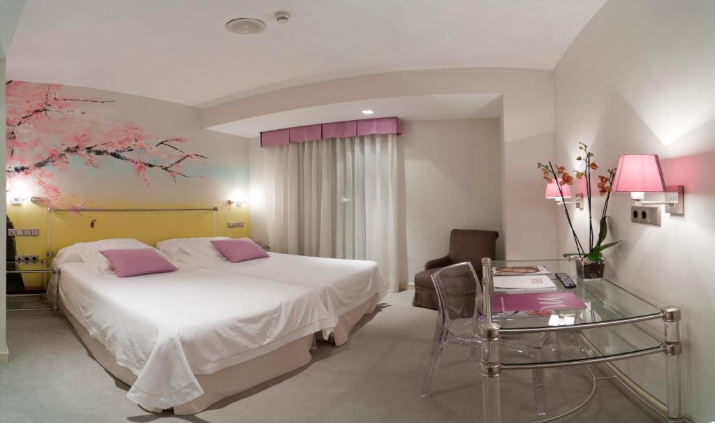Superior Double or Twin Room with Balcony,109294479:JPEG