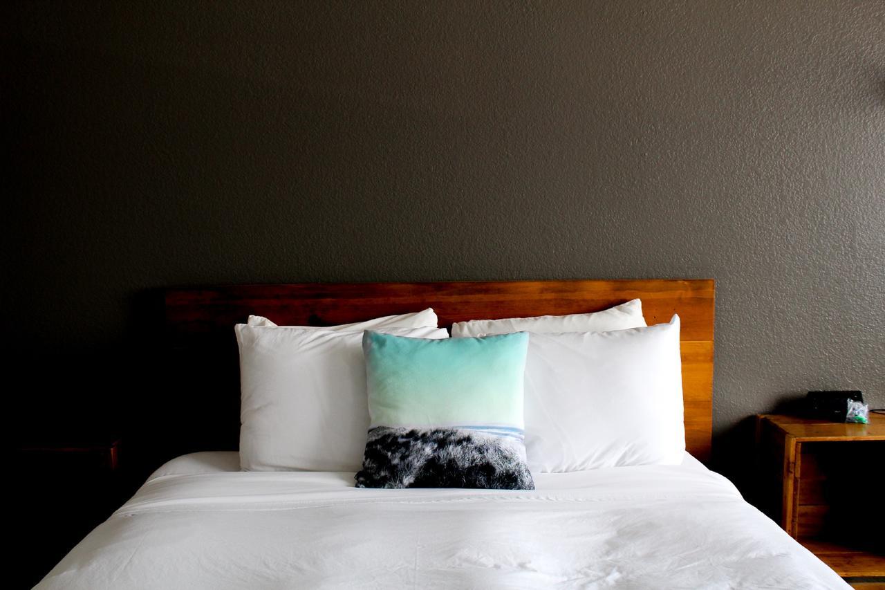 West Deluxe Queen Room