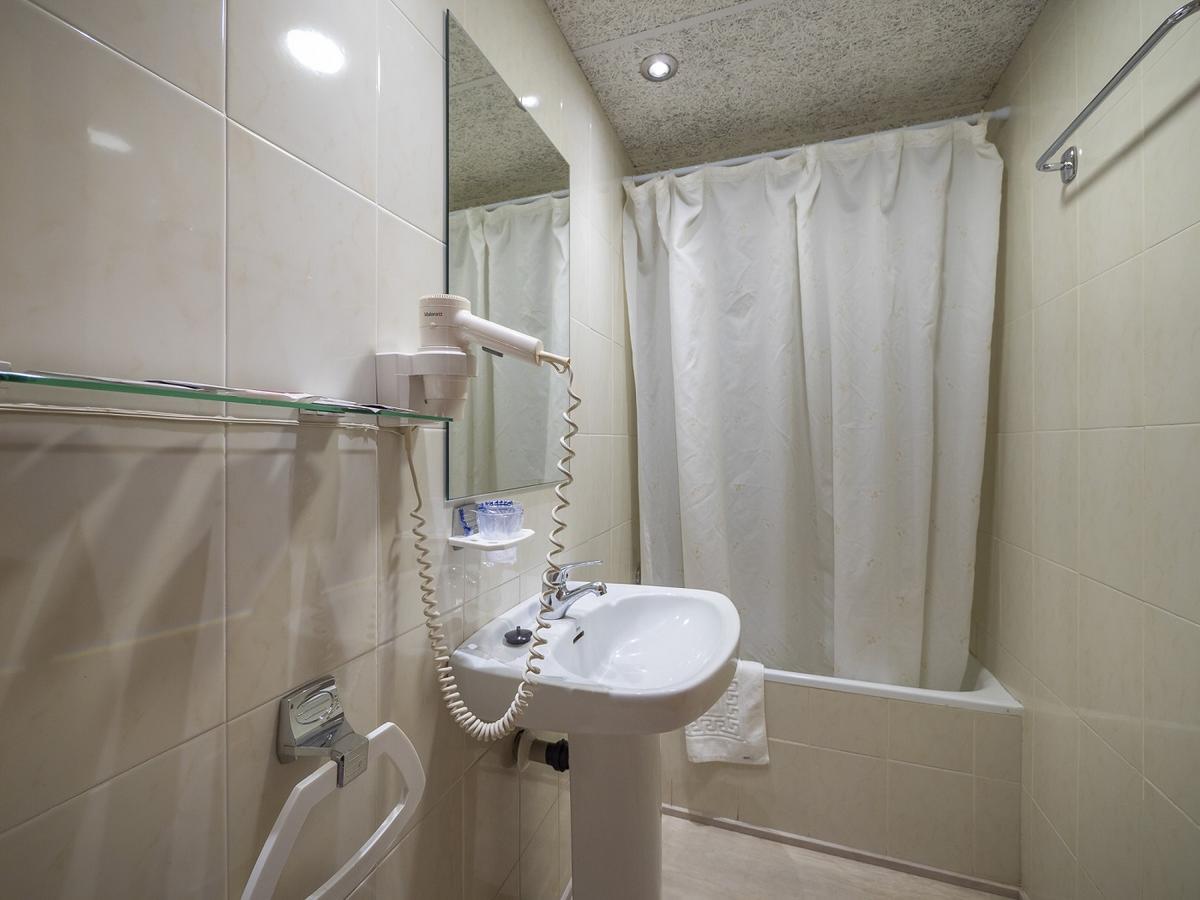Standard Double or Twin Room,632272803:JPEG