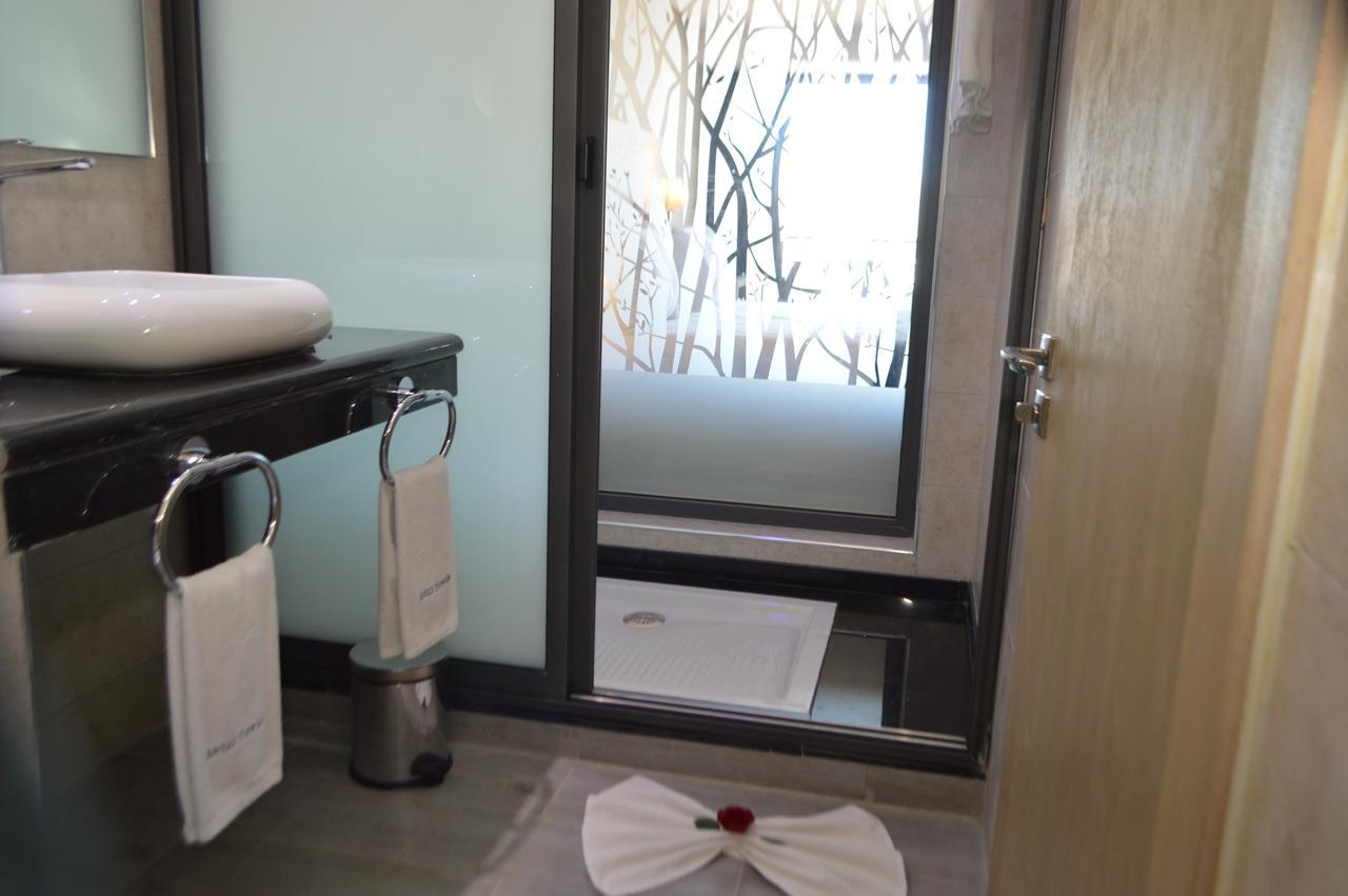 Chambre Premium – Vue Latérale sur Mer