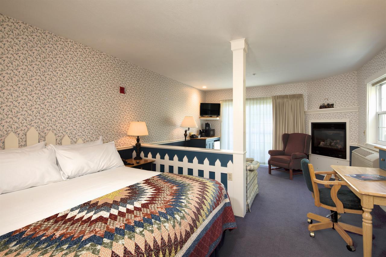 Deluxe King Room with Fireplace