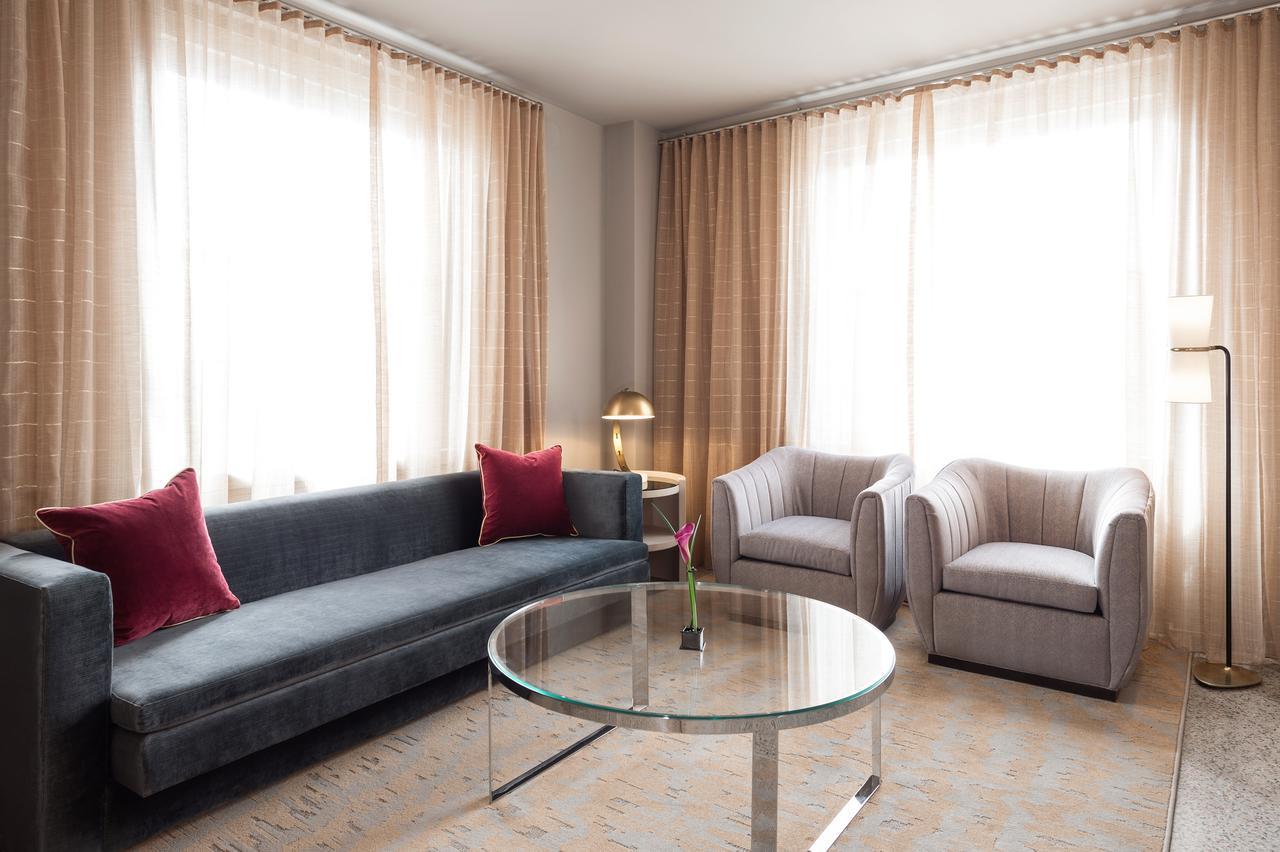 Deluxe Suite,656835681:JPEG