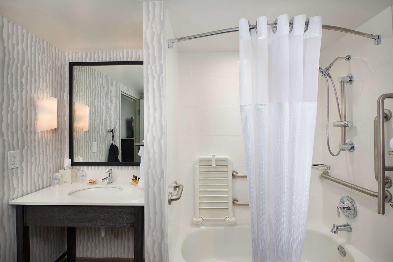 Queen Room Two Queen Beds Bath Tub Pet Friendly or Disability Access or Non-Smoking,1278201601:JPEG