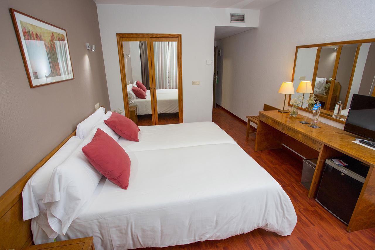 Double or Twin Room,657902310:JPEG