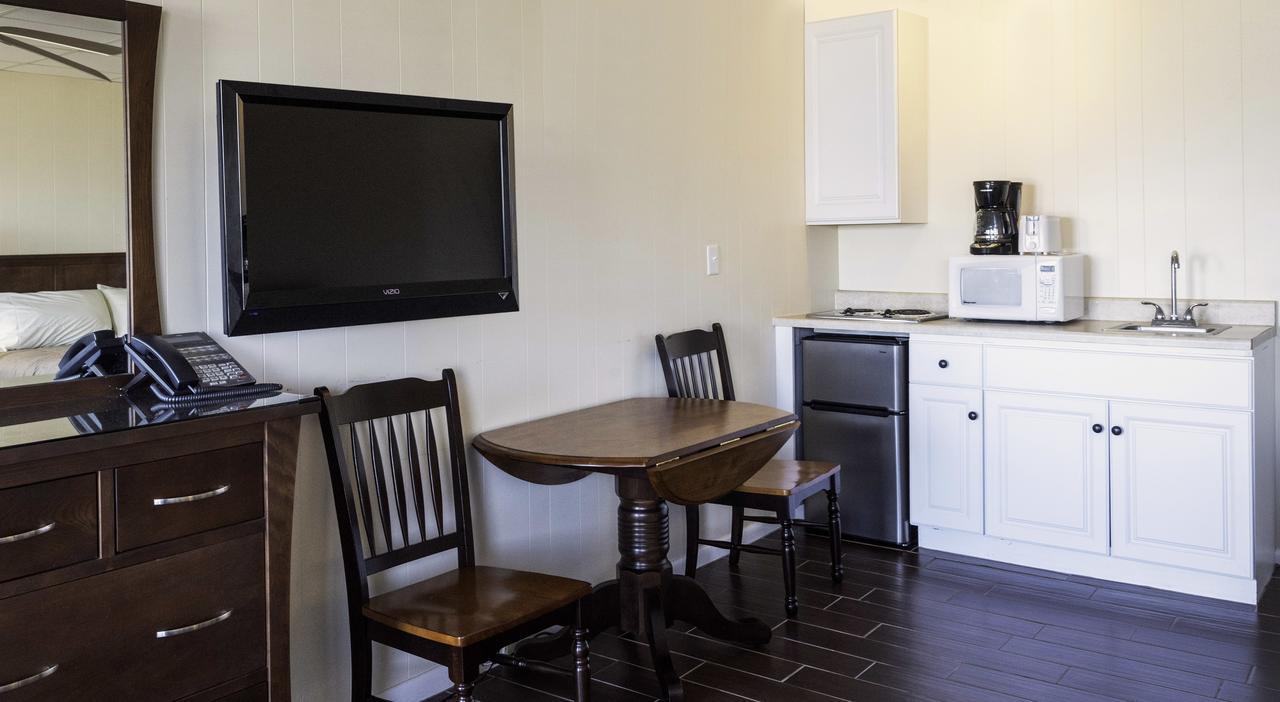 Queen Room with Two Queen Beds and Kitchenette