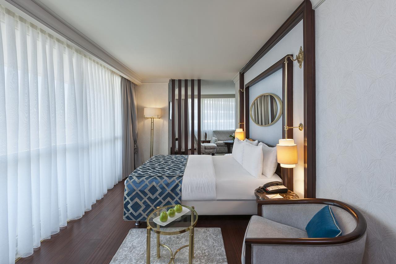 Junior Suite with Queen Size Bed,661481589:JPEG
