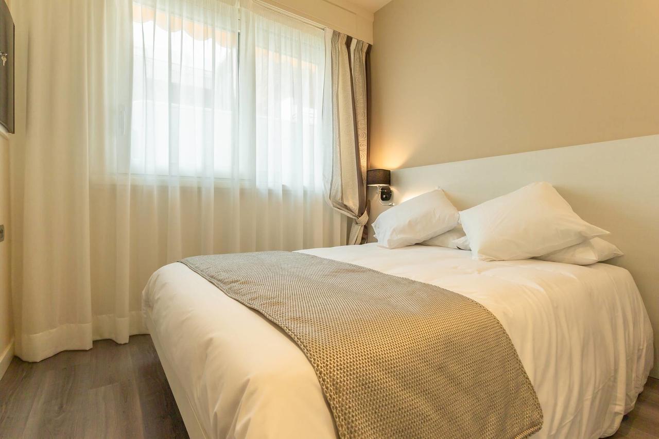 Doppelzimmer mit Balkon