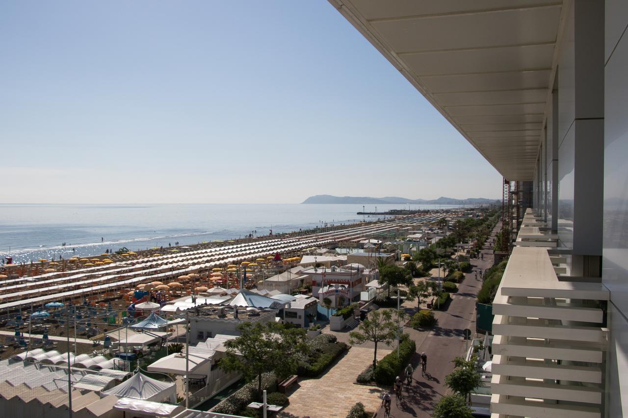 Camera Matrimoniale con Balcone e Vista Mare