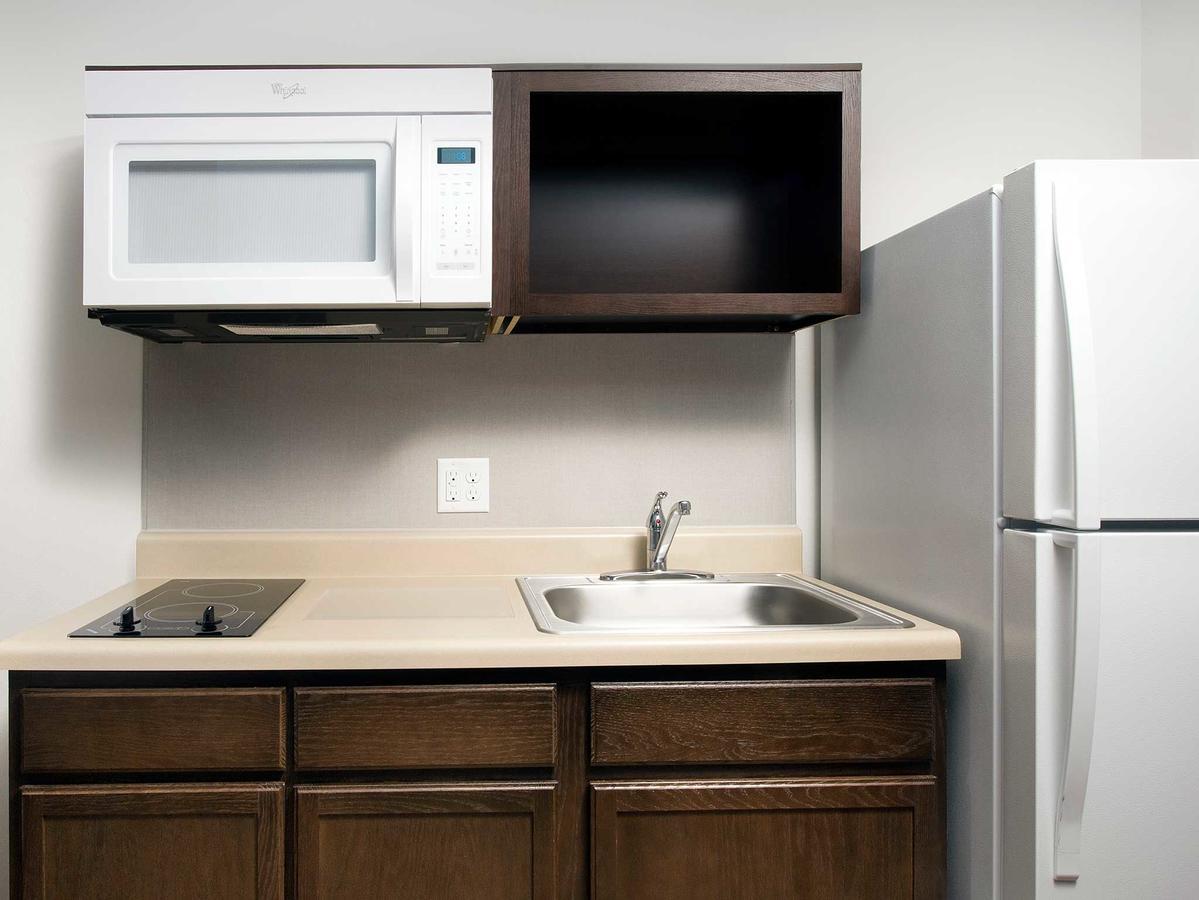 Queen Room  with Roll-In Shower - Disability Access/Non-Smoking