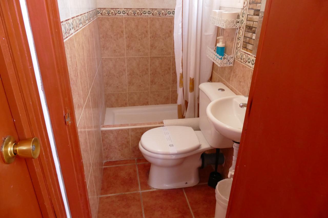 Quarto Individual com Chuveiro e WC Partilhados