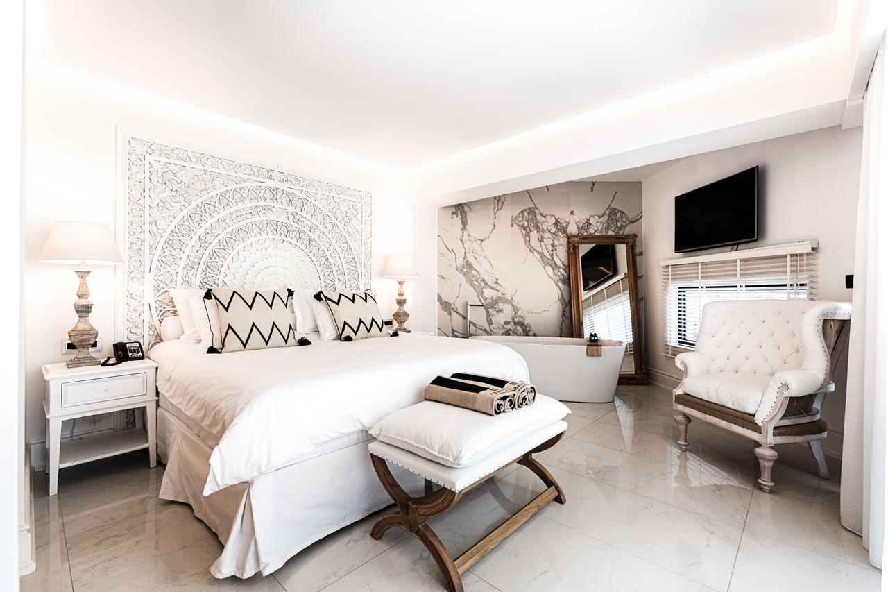 Honeymoon Island Suite met Eigen Zwembad - aan Zee