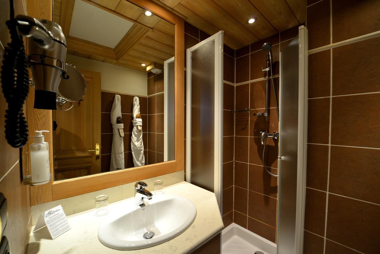 Chambre Double Standard avec Douche - Vue sur Village