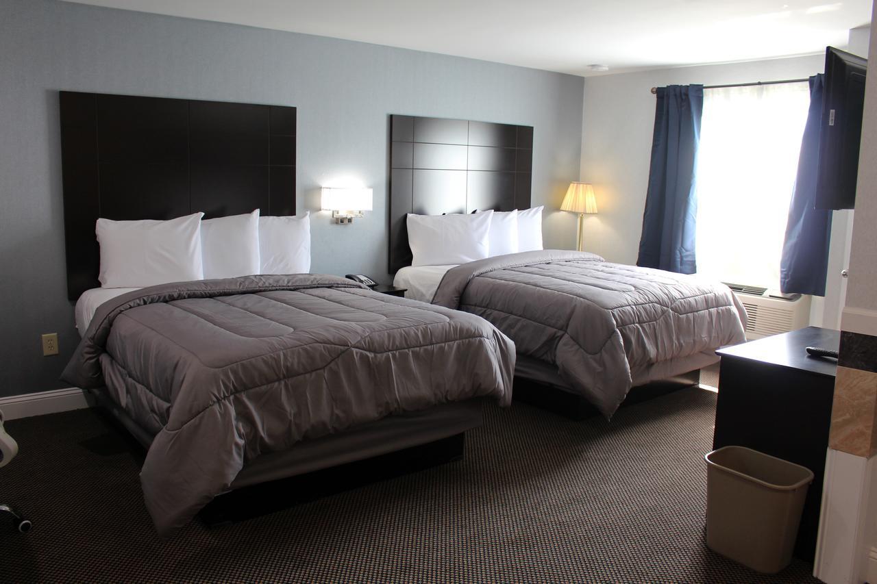 Deluxe Queen Room with Two Queen Beds - Non-Smoking