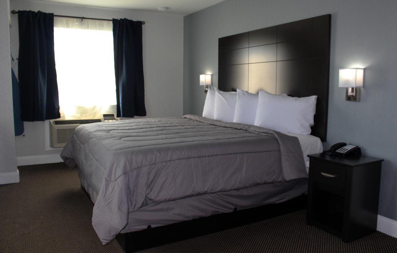 Deluxe King Room - Non-Smoking