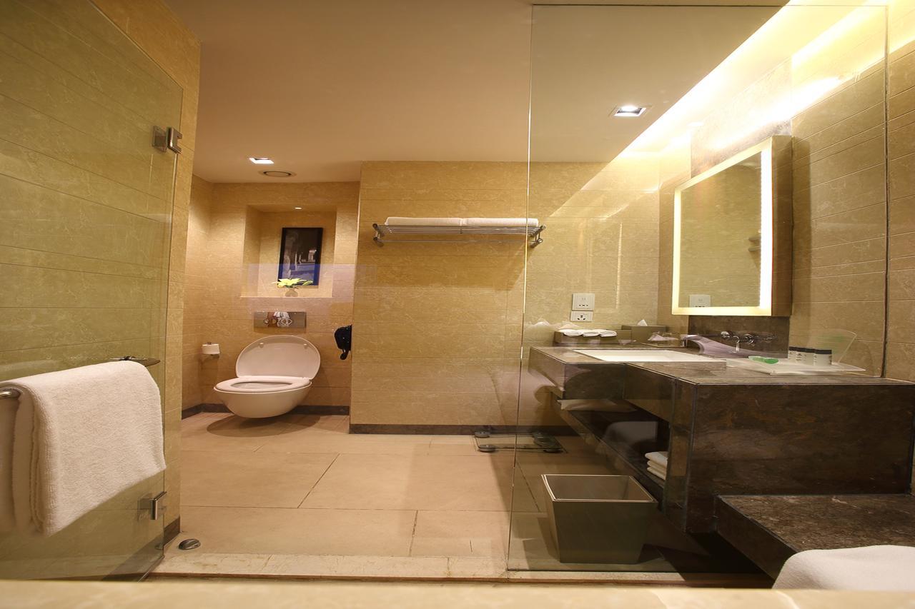 Standard King Room with 20% off on F&B and Laundry