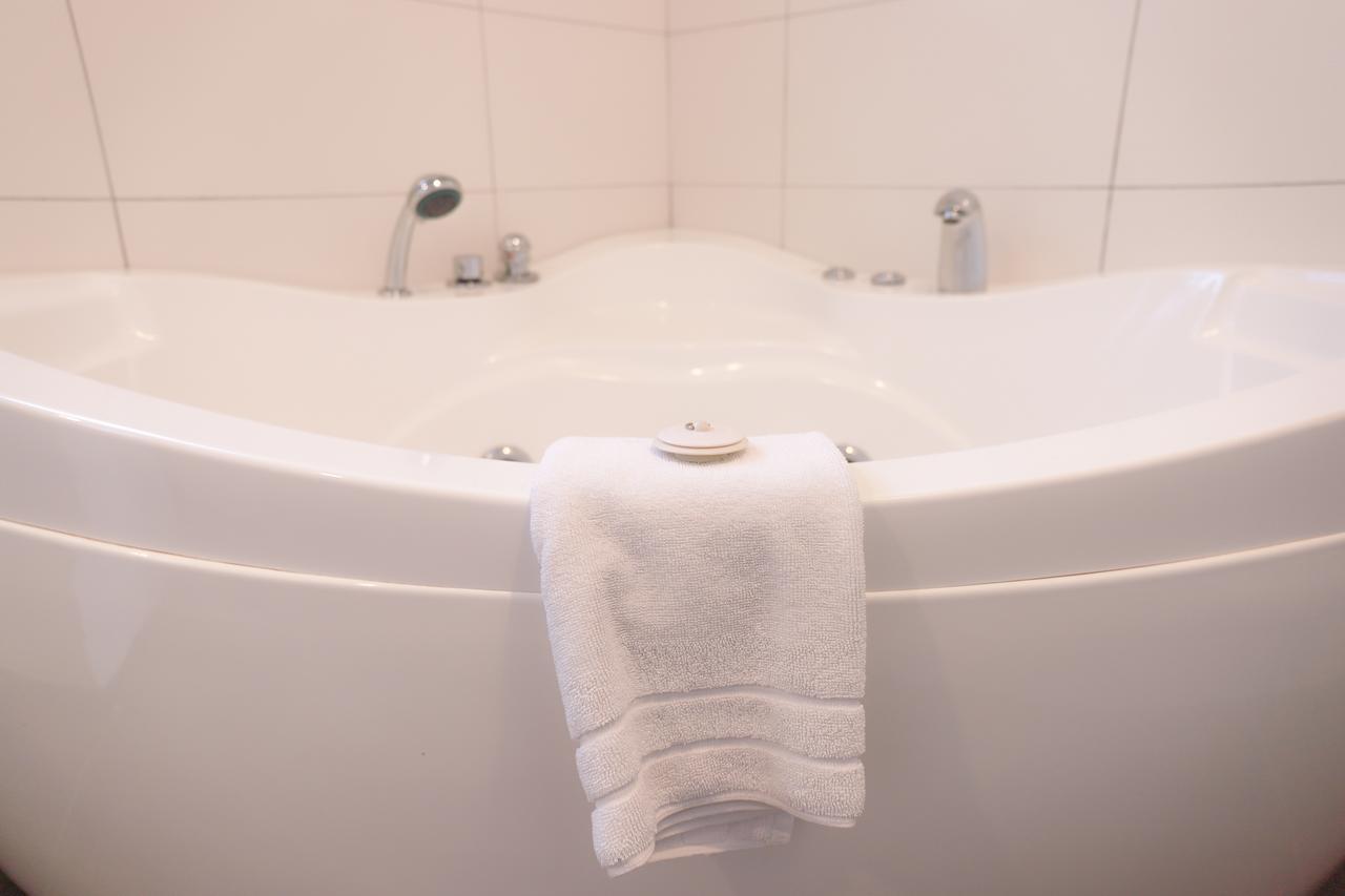 Chambre Lit Queen-Size avec Baignoire Spa