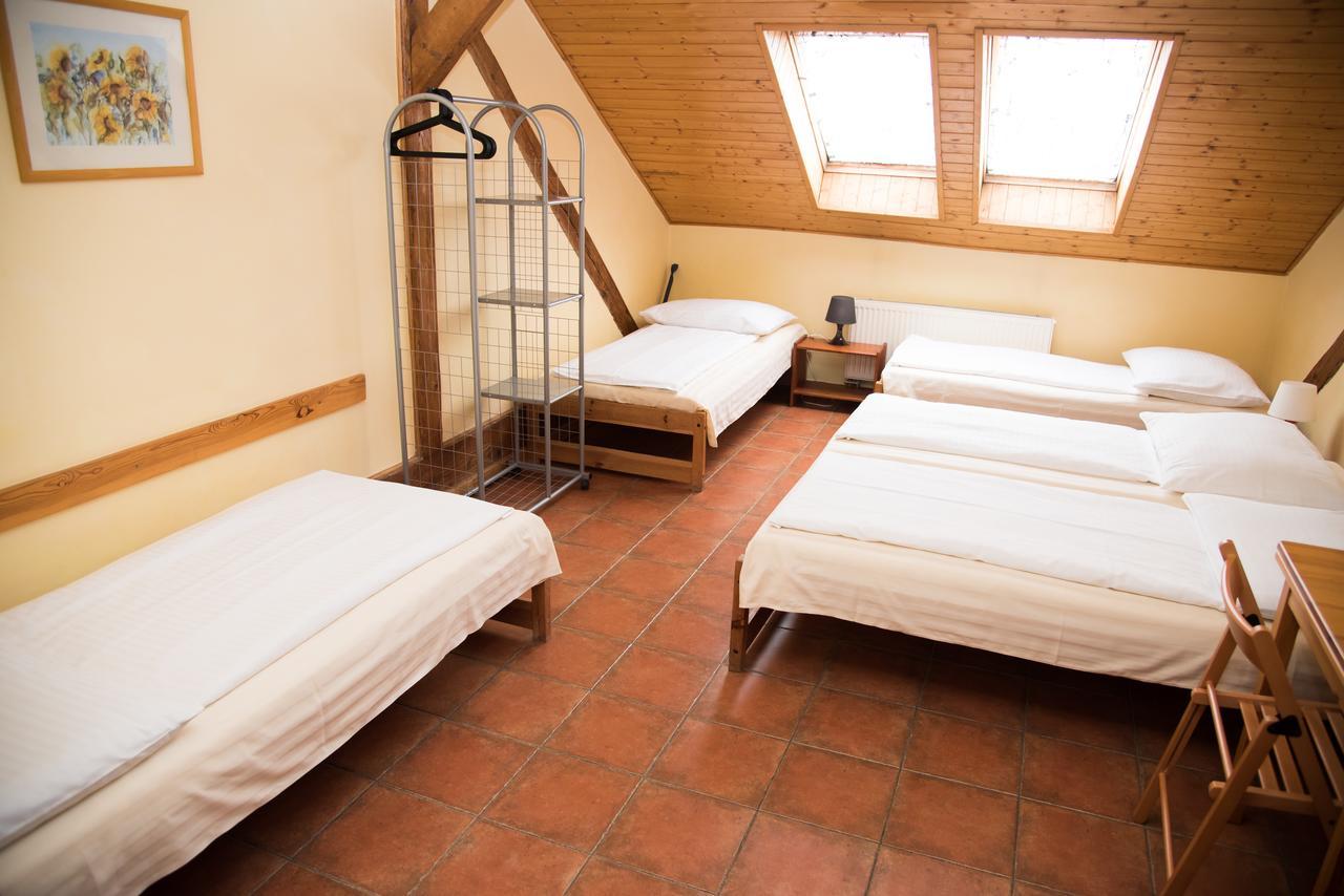 Fünfbettzimmer mit Gemeinschaftsbad