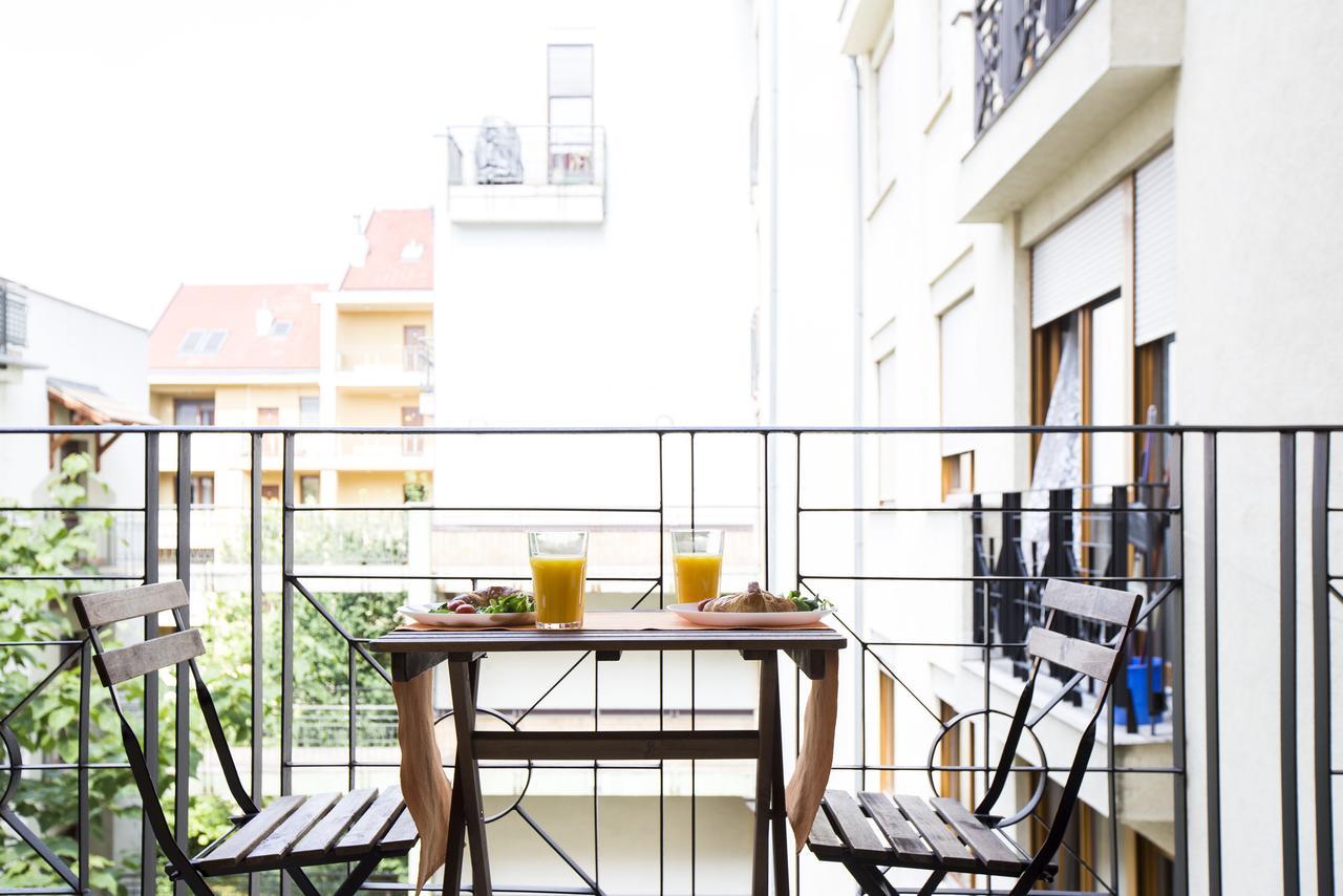 Apartamento Estúdio com Varanda