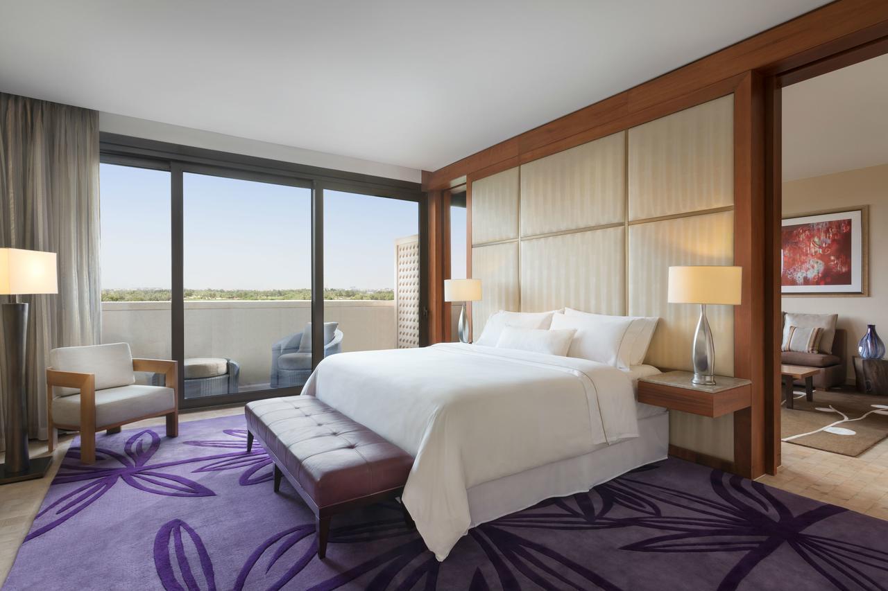 1 Bedroom Executive Suite, 1 King, Golf view, Balcony