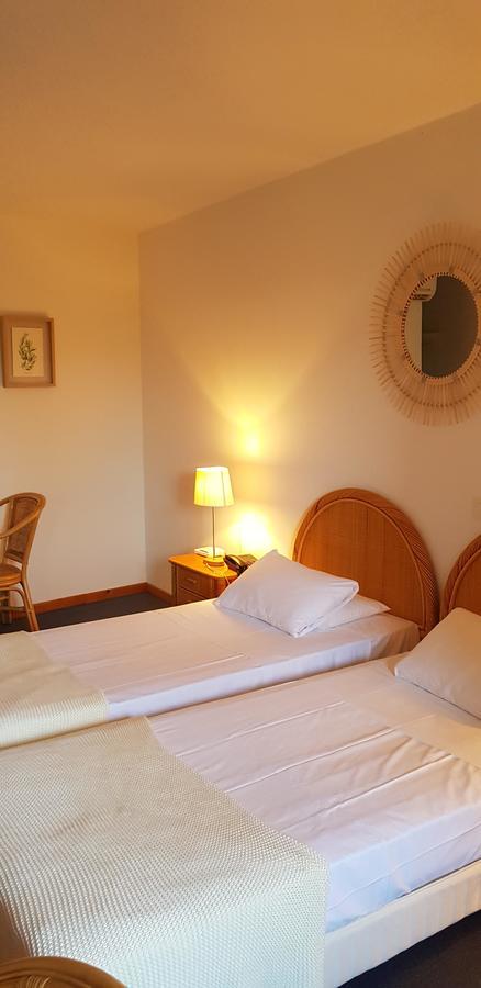 Chambre Double ou Lits Jumeaux - Vue sur Piscine