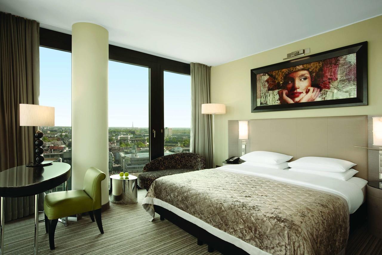Deluxe Zimmer mit Kingsize-Bett und Hafenblick