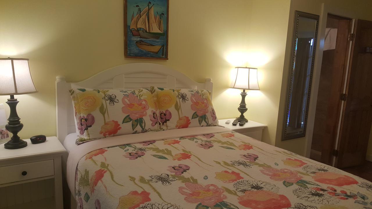 Queen Room ( Unit C9)