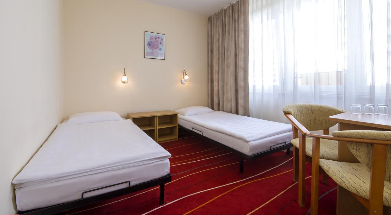 Chambre Triple (2 Adultes)