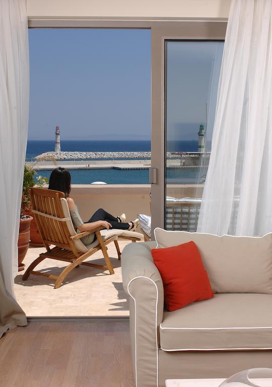 Deluxe Doppel-/Zweibettzimmer mit Balkon und Meerblick