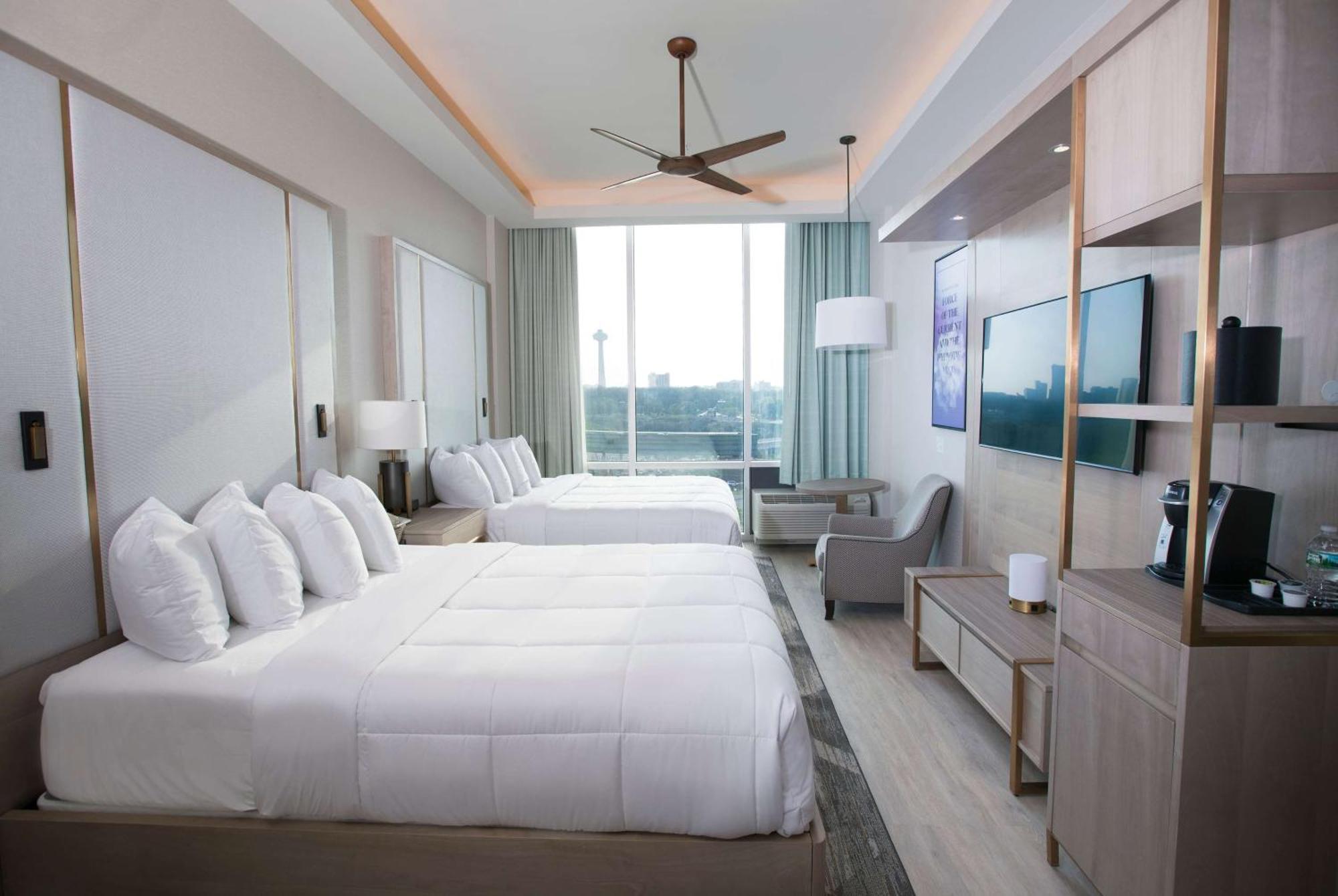 Deluxe Queen Suite