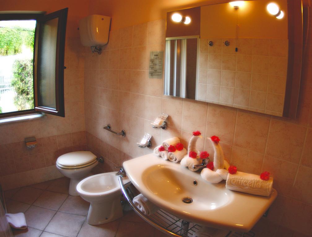 Camera Familiare con Vista Piscina