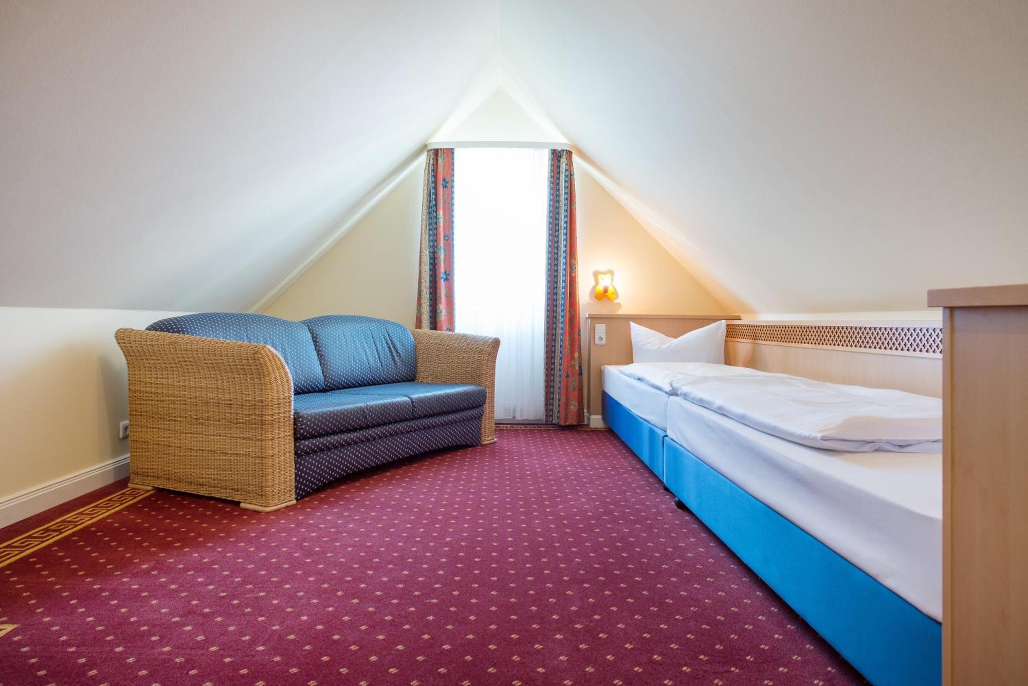 Familienzimmer (2 Erwachsene + 4 Kinder) – Landseite