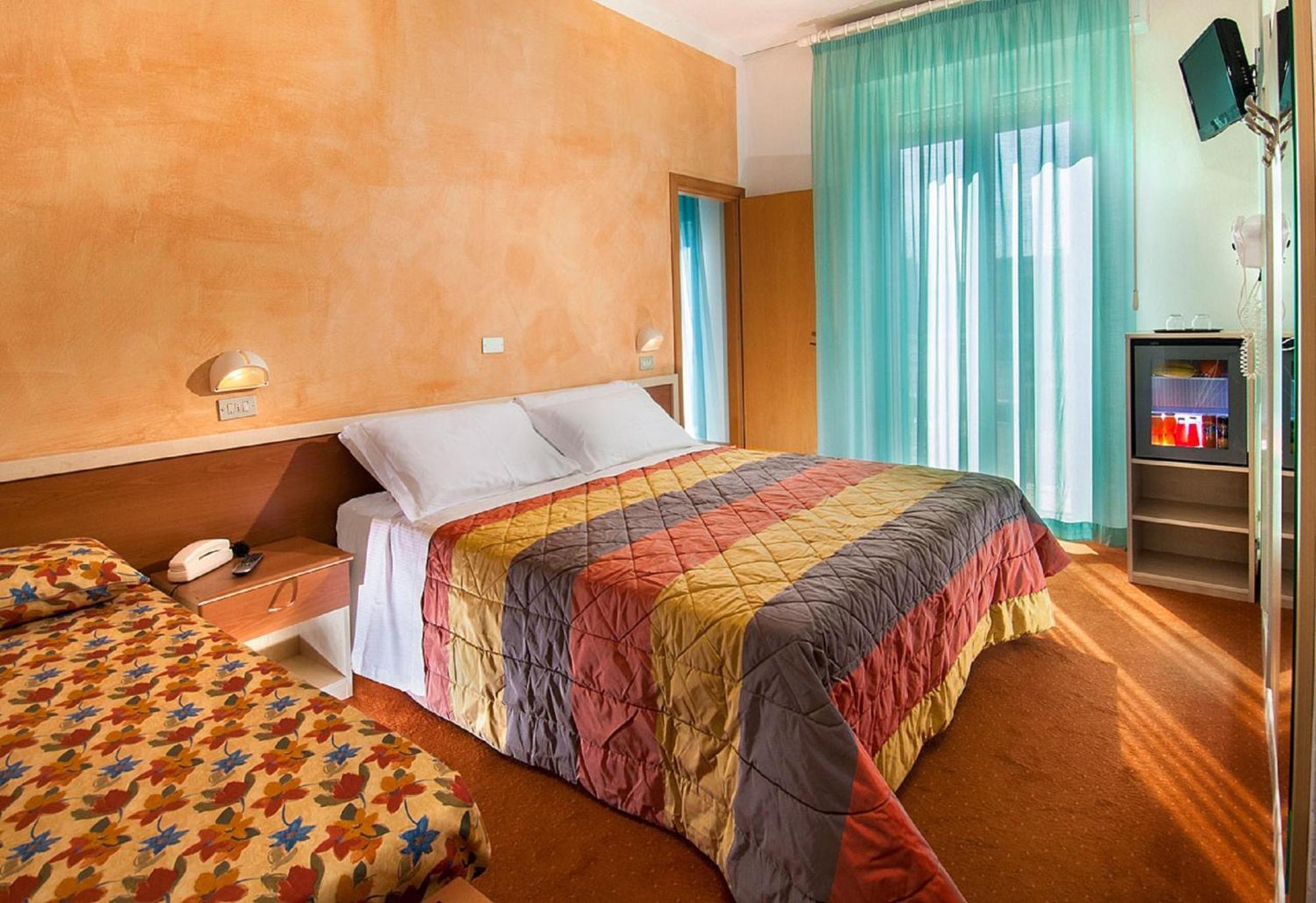 Camera Familiare con Bagno Privato