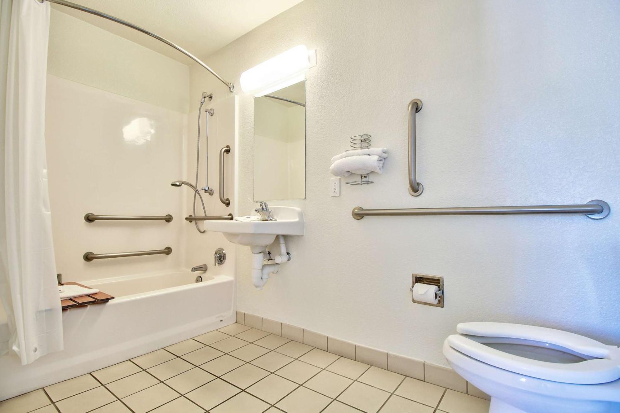 Quadruple Room - Disability Access - Roll in Shower