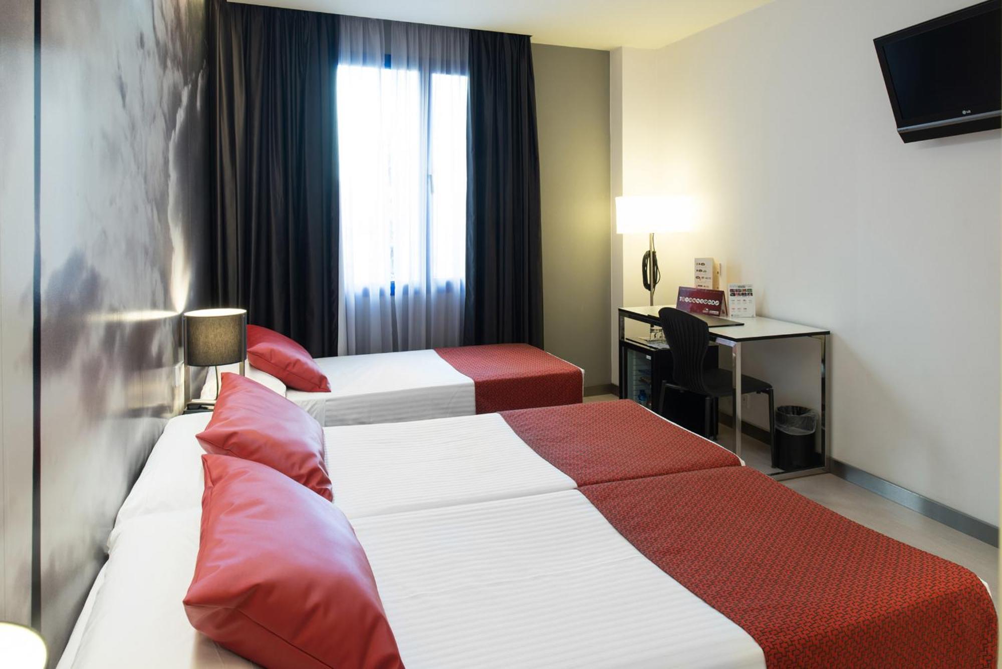 Chambre Triple (2 Adultes & 1 Enfant)