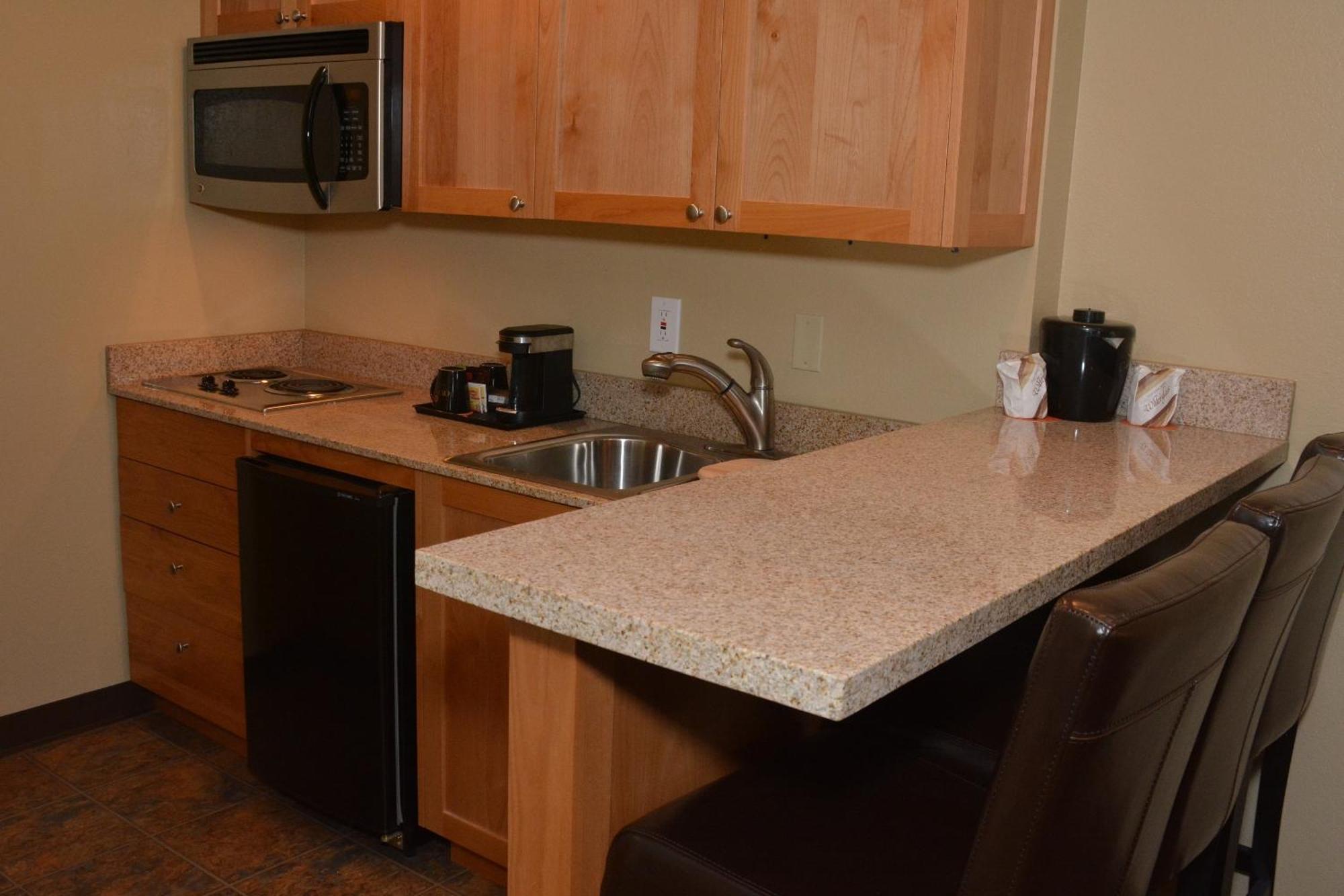 King Studio Suite with River View - Non-Smoking