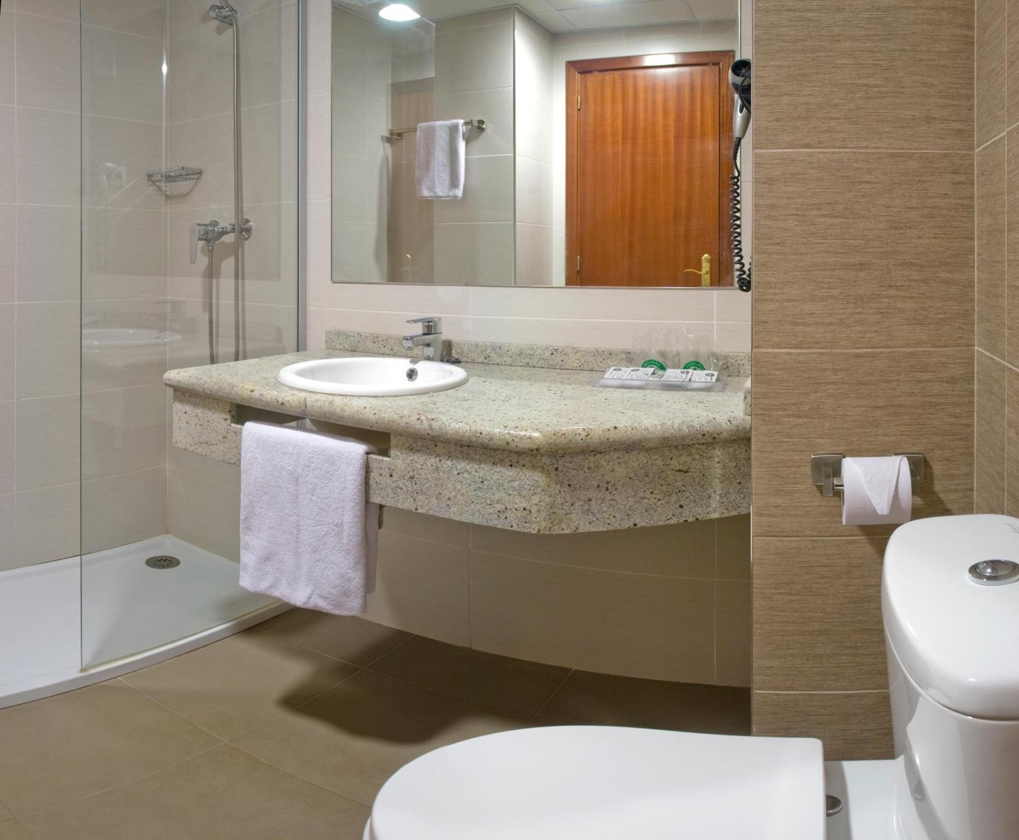 Habitación Estándar con vistas a la piscina