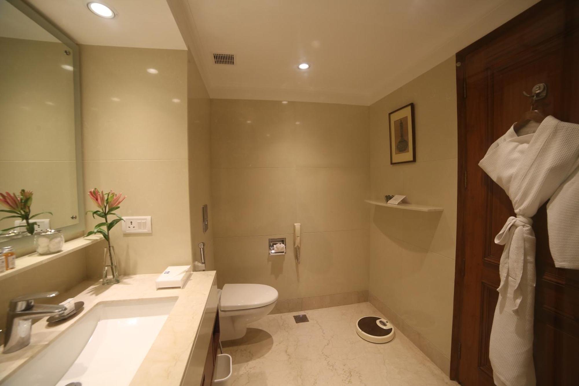 Deluxe Double or Twin Room with 10% on food and beverages | 15% off on spa and salon services