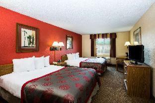 Deluxe Room with Three Queen Beds - Non-Smoking