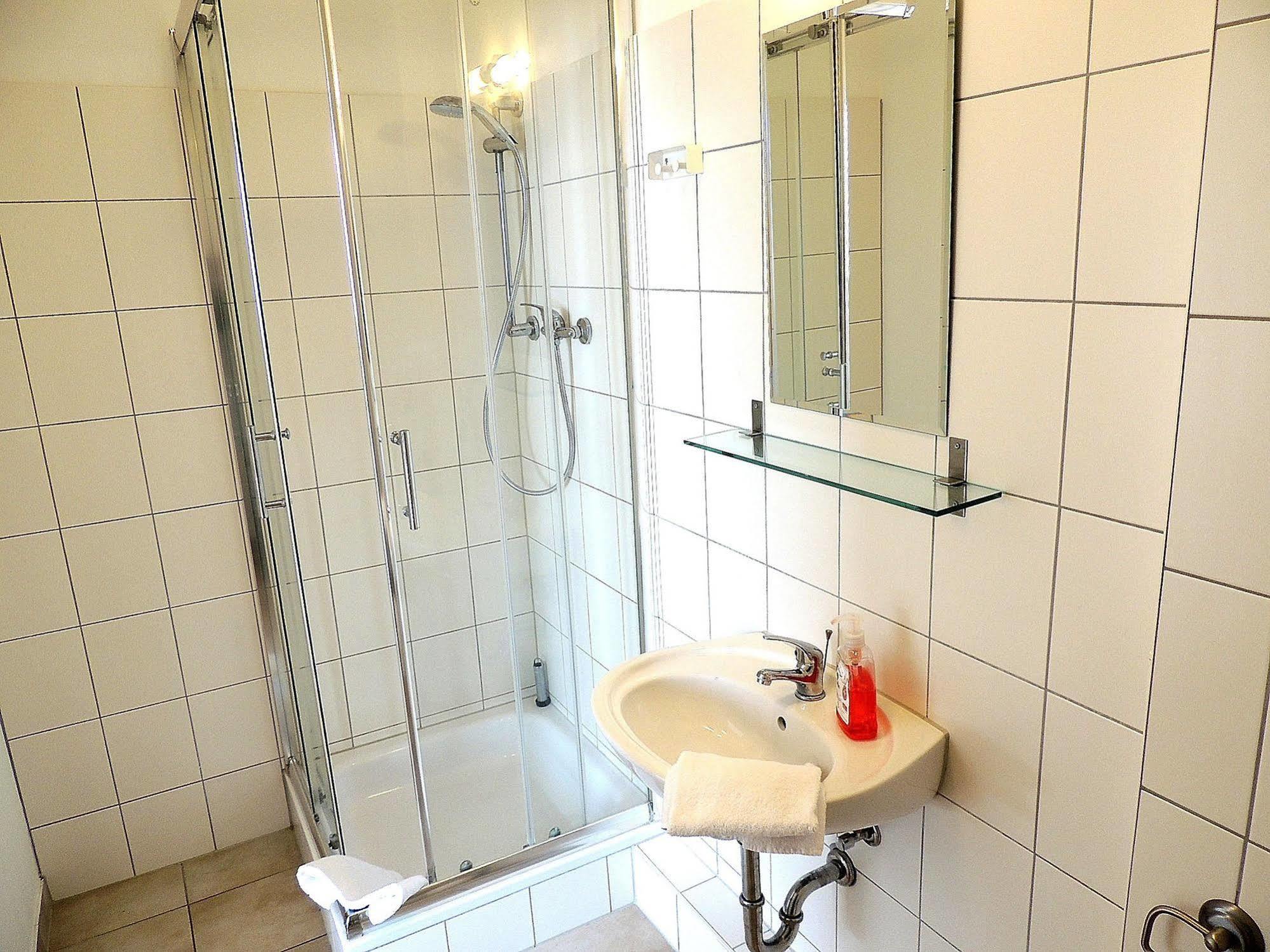 Zweibettzimmer mit Gemeinschaftsküche