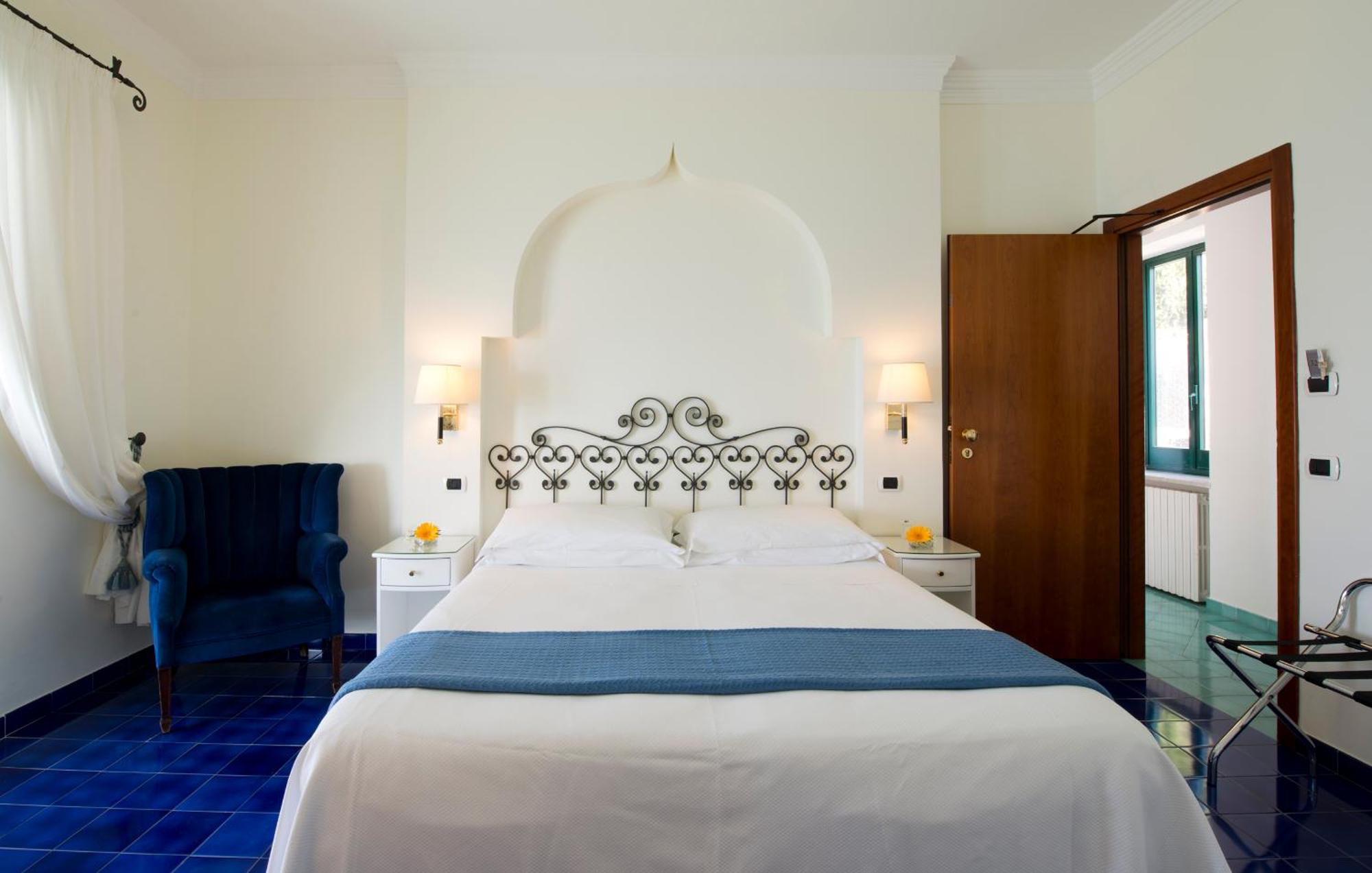 Quarto Deluxe com Cama de Casal ou 2 de Solteiro e Banheira de Hidromassagem