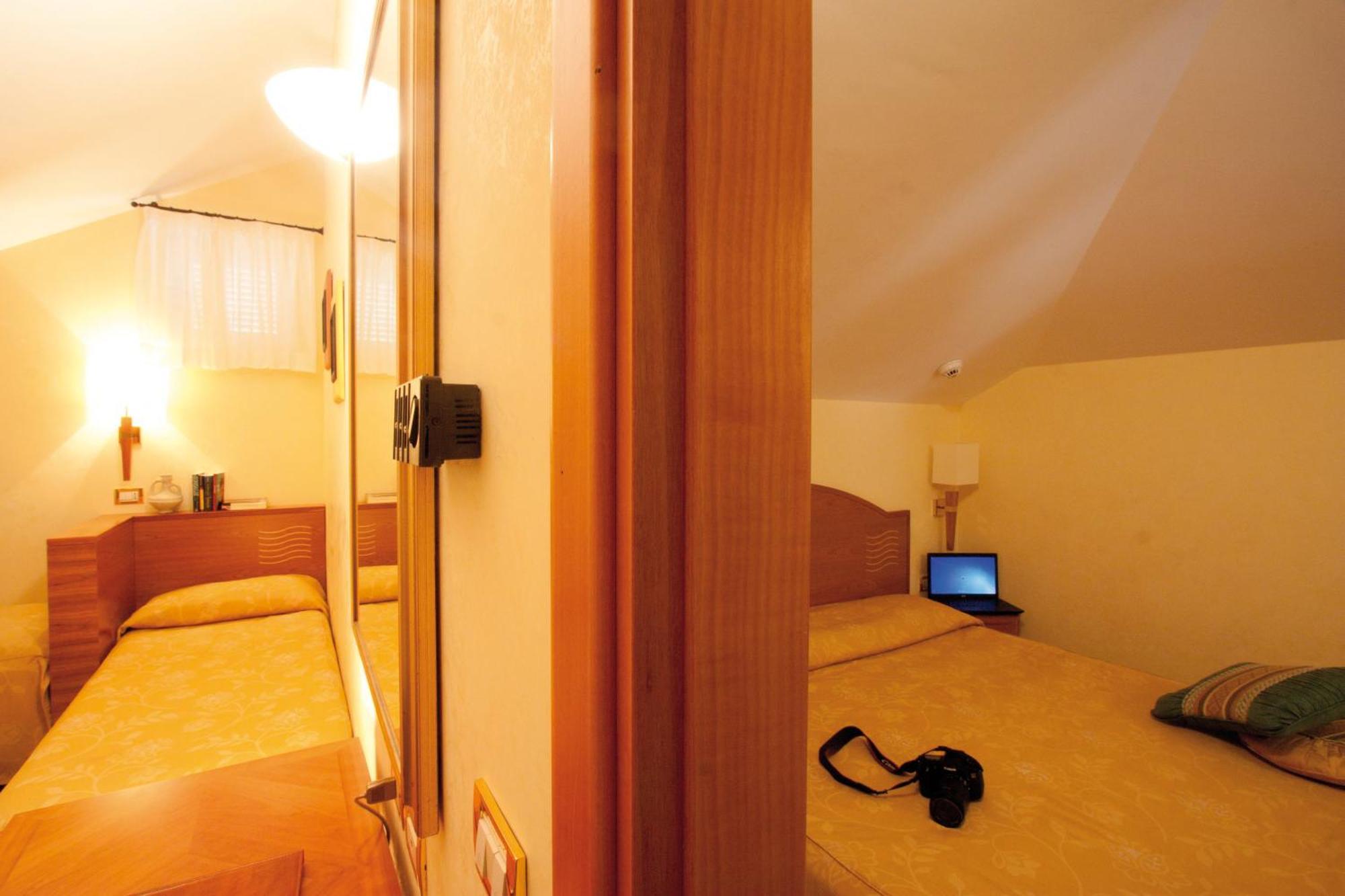 2 Camere Comunicanti